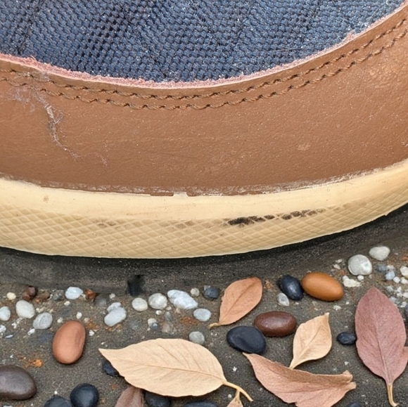 BearPaw Women's Boots with Cream Faux Fur Size 7 (EUC) - Picture 8 of 14